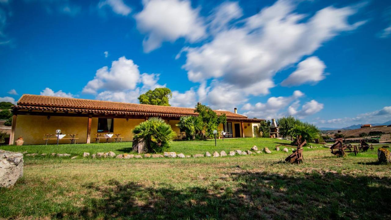 Agriturismo Carrucana Martis Eksteriør bilde